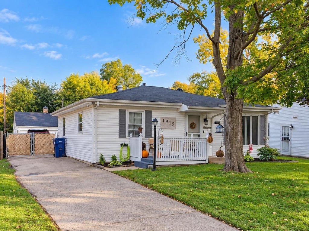 Photo of 1915 Glen AVENUE, Beloit, WI 53511 (MLS # 2034008)