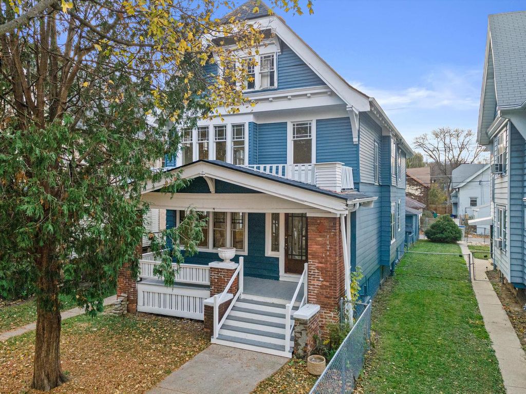 Photo of 2761 N 39th STREET #2763, Milwaukee, WI 53210 (MLS # 1943325)