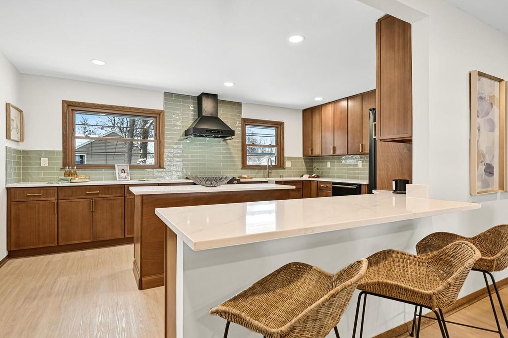 Photo of 7711 N Van Dyke ROAD, Fox Point, WI 53217 (MLS # 1946918)