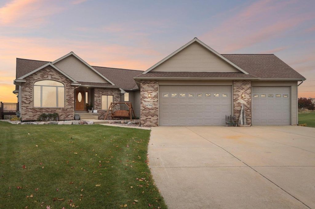 Photo of 6784 Tartan TRAIL, Sun Prairie, WI 53590 (MLS # 2019389)