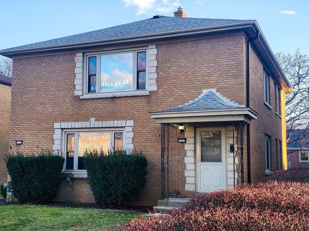 Photo of 9323 W Wisconsin AVENUE #9325, Milwaukee, WI 53226 (MLS # 1947344)