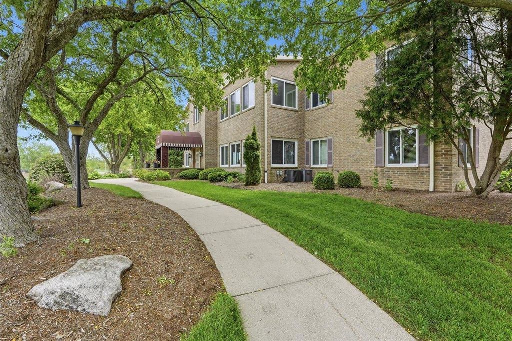 Photo of 99 Golf PARKWAY #H, Madison, WI 53704 (MLS # 2023200)