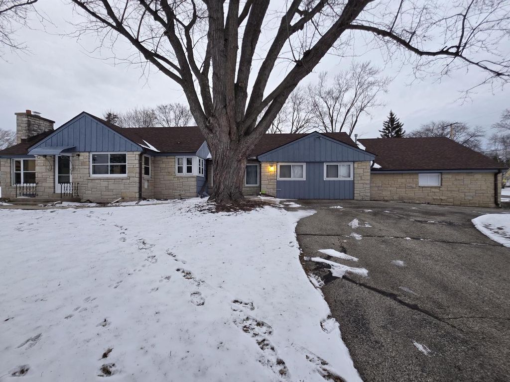 Photo of 10208 W Spencer PLACE, Milwaukee, WI 53224 (MLS # 1946645)