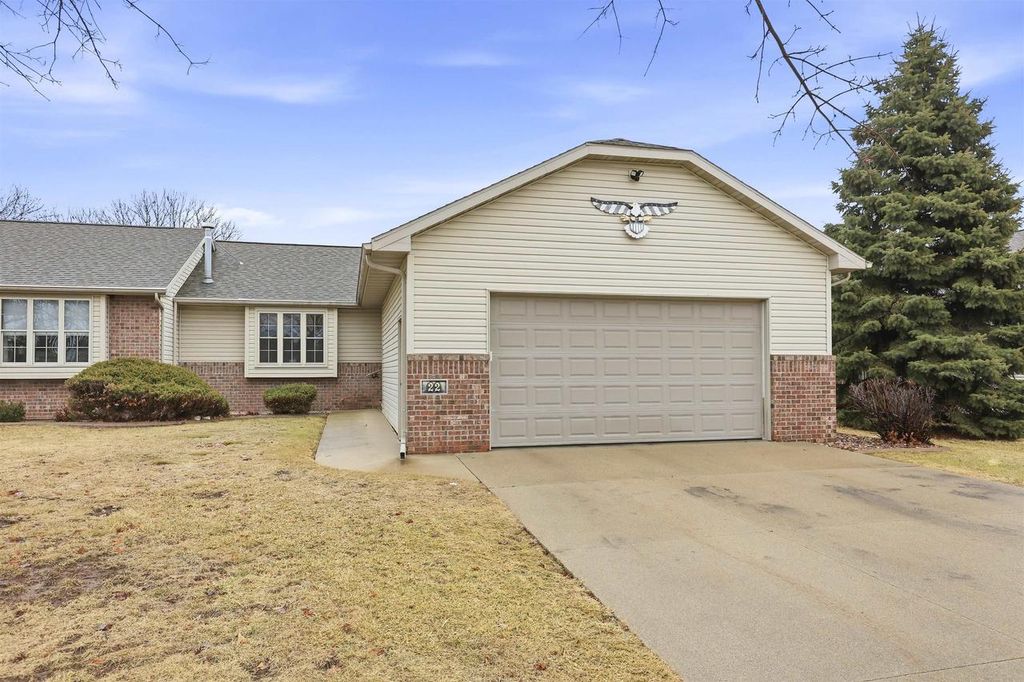 Photo of 22 Spencer Village COURT, Appleton, WI 54914 (MLS # 50321980)