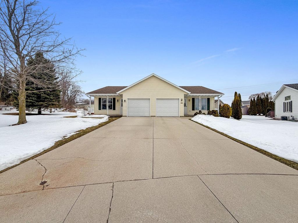Photo of 4530 Oaktree COURT #4532, Manitowoc, WI 54220 (MLS # 1954774)
