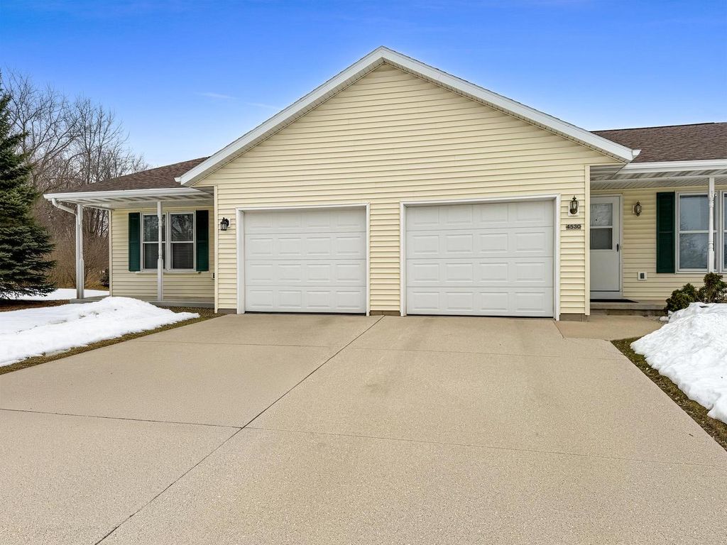 Photo of 4530 Oaktree COURT #4532, Manitowoc, WI 54220 (MLS # 1954774)