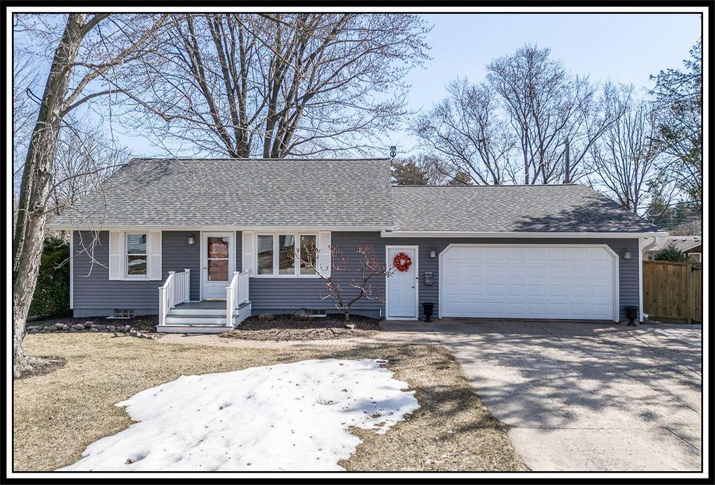 Photo of 1406 Lawrence STREET, New London, WI 54961 (MLS # 50322937)