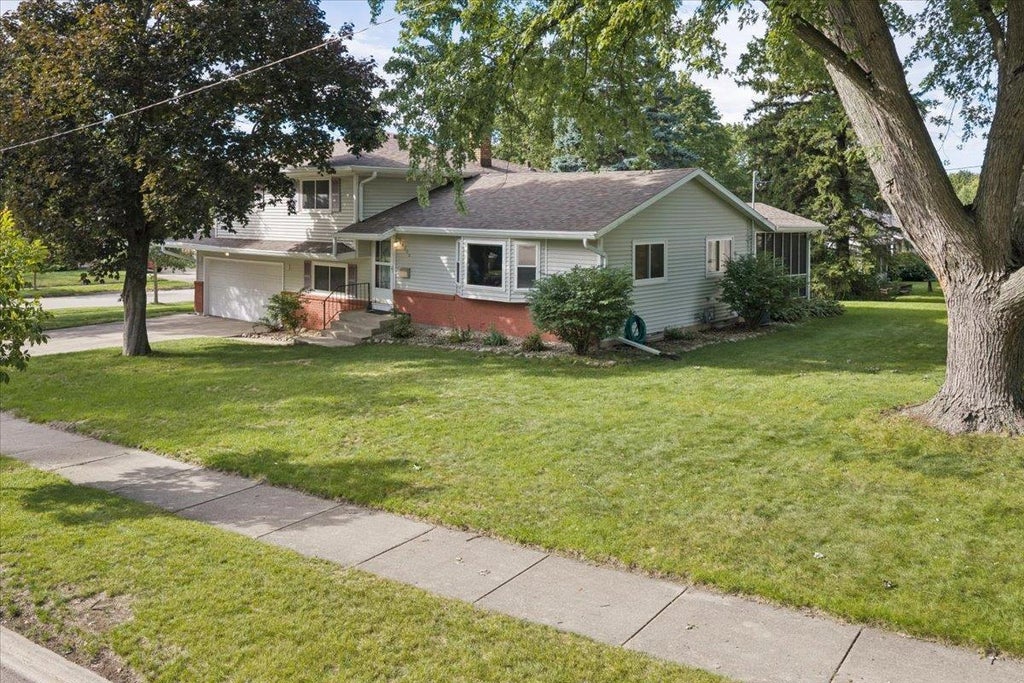 Photo of 4702 Flint LANE, Madison, WI 53714 (MLS # 2032764)