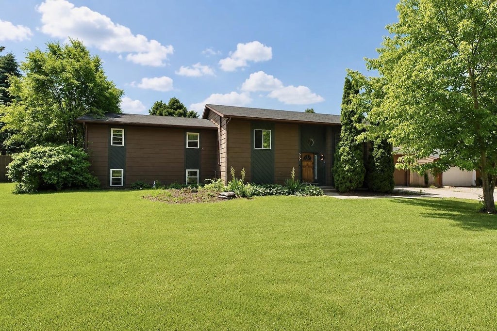 Photo of 724 Crist ROAD, Beloit, WI 53511 (MLS # 2026637)
