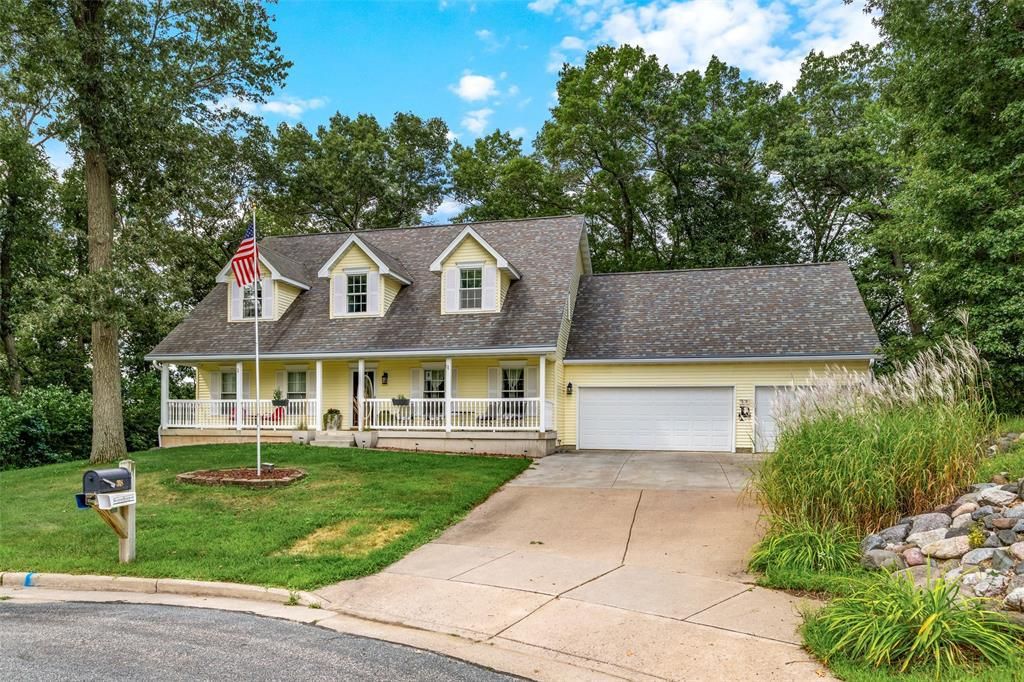 Photo of 318 Paris Place, Eau Claire, WI 54703 (MLS # 1599602)