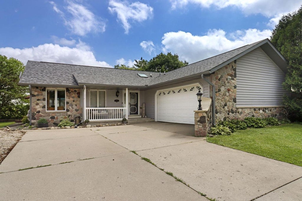Photo of 645 W Estate COURT, Elkhorn, WI 53121 (MLS # 1981069)