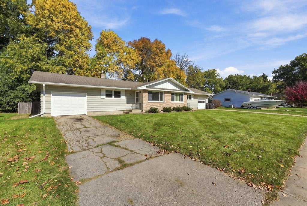 Photo of 604 - 608 Summit AVENUE, Sun Prairie, WI 53590 (MLS # 2035193)