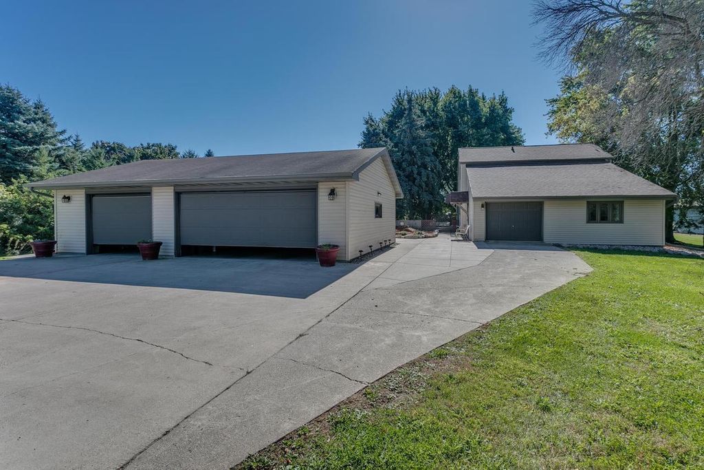 Photo of W5321 Quarry ROAD, Appleton, WI 54913 (MLS # 50316672)