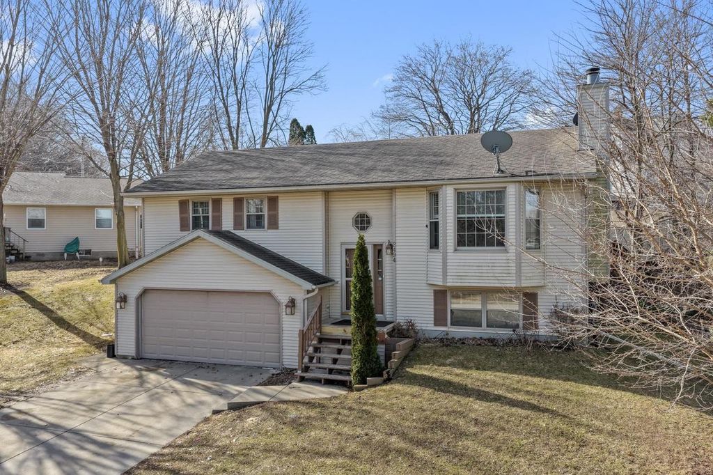 Photo of 2494 Vagabond STREET, Green Bay, WI 54302 (MLS # 50322042)