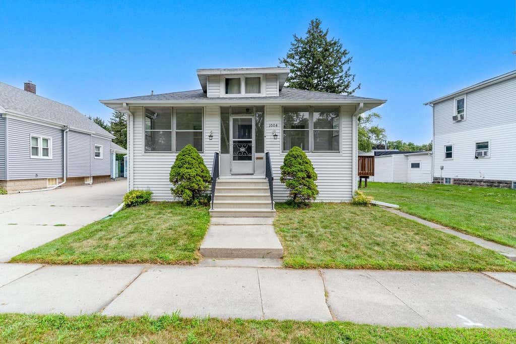 Photo of 1004 Elmore STREET, Green Bay, WI 54303 (MLS # 50331432)