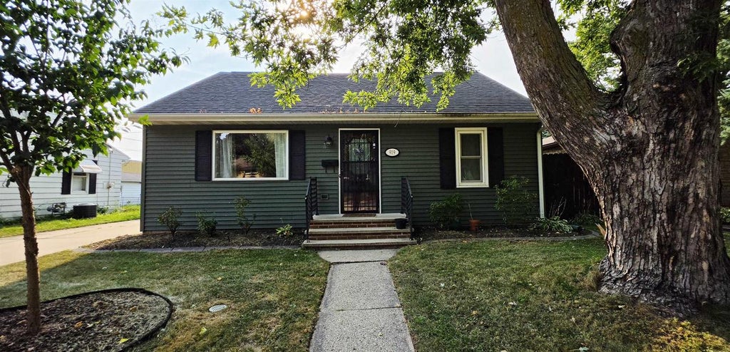 Photo of 919 N Sharon STREET, Appleton, WI 54914 (MLS # 50331317)
