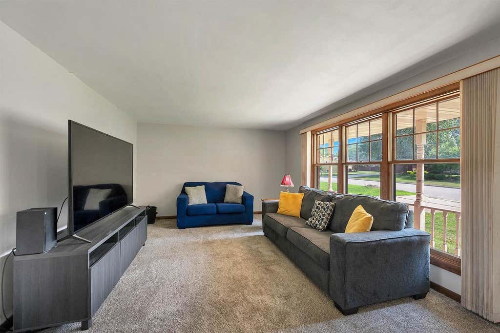 Photo of 2343 Deer TRAIL, Green Bay, WI 54302 (MLS # 50330427)