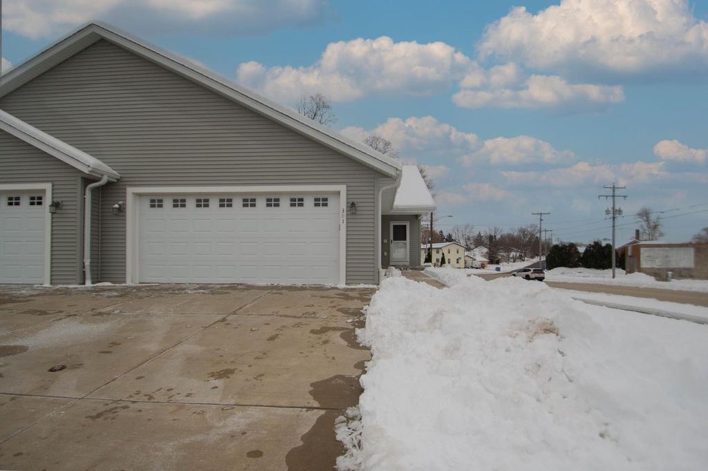 Photo of 301 Creekside COURT, Watertown, WI 53098 (MLS # 1944265)