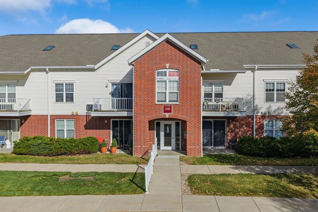 Photo of 33B Grand Canyon DRIVE #207, Baraboo, WI 53913 (MLS # 2011340)