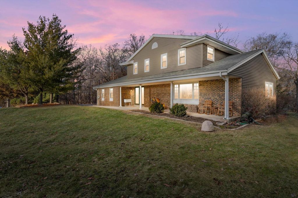 Photo of W341N6716 Lancelot DRIVE, Oconomowoc, WI 53066 (MLS # 1947490)