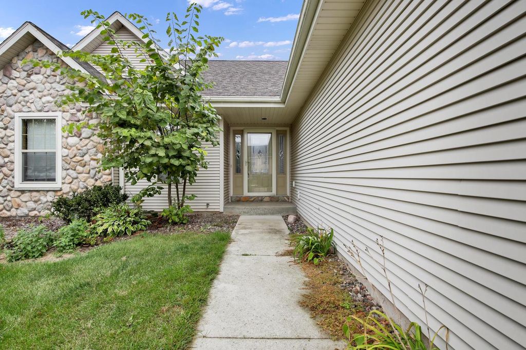 Photo of 1416 Lee AVENUE, West Bend, WI 53090 (MLS # 1939602)