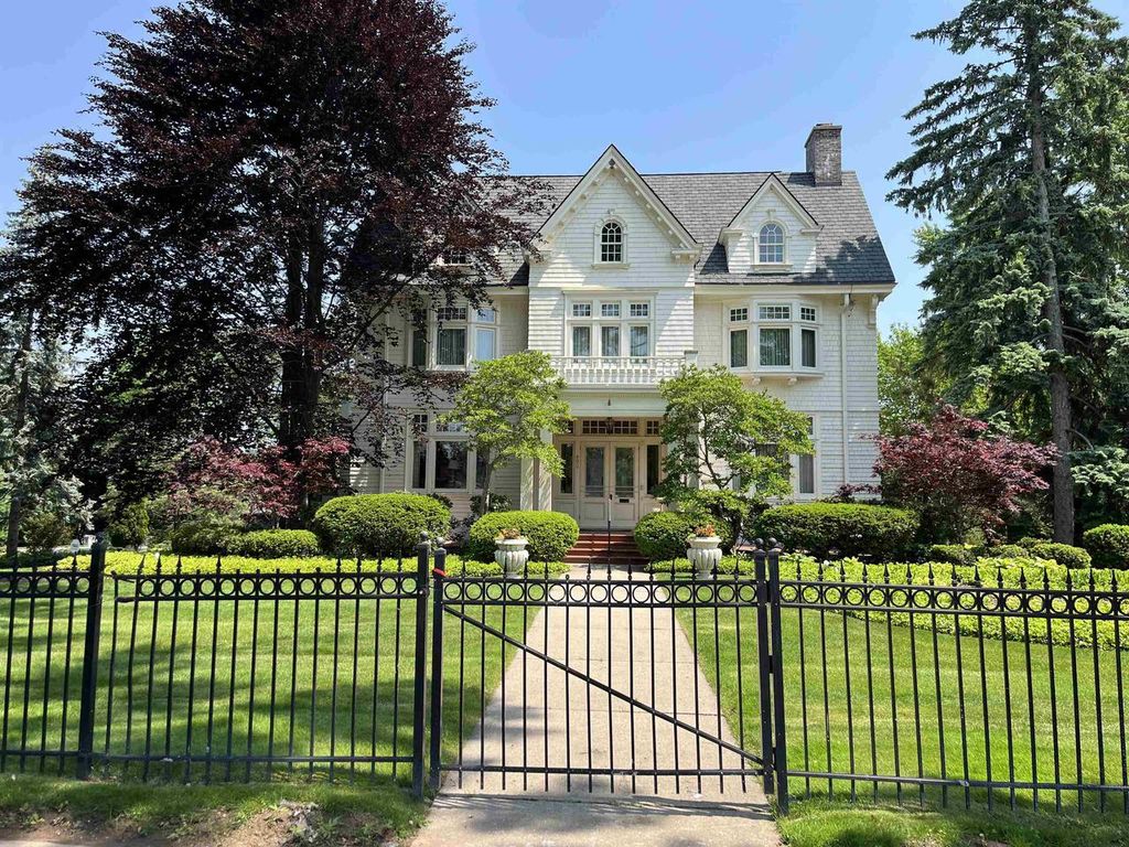 Photo of 402 E Wisconsin AVENUE, Neenah, WI 54956 (MLS # 50327245)