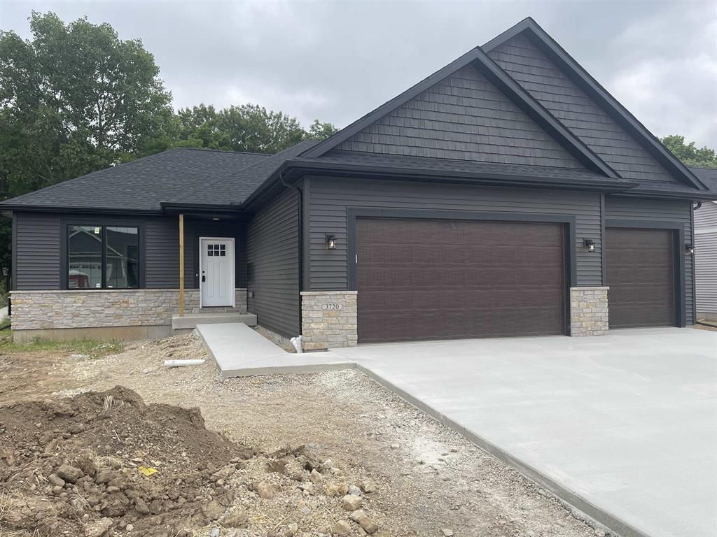 Photo of 3829 N Woodbury LANE, Janesville, WI 53545 (MLS # 2018952)