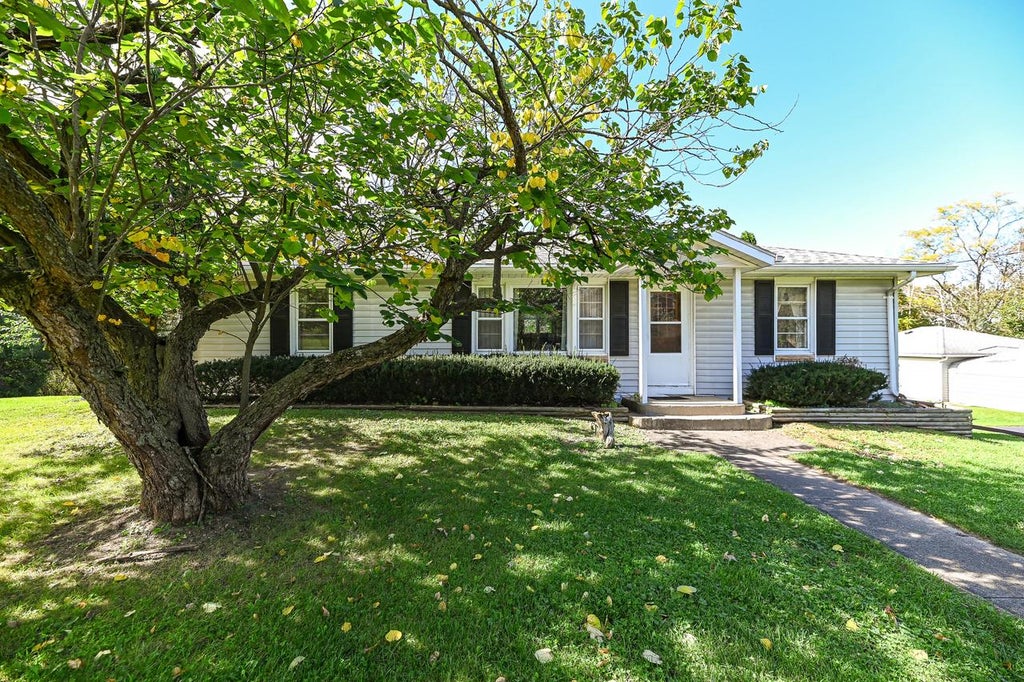 Photo of 1636 Walburg ROAD, Burlington, WI 53105 (MLS # 1984498)