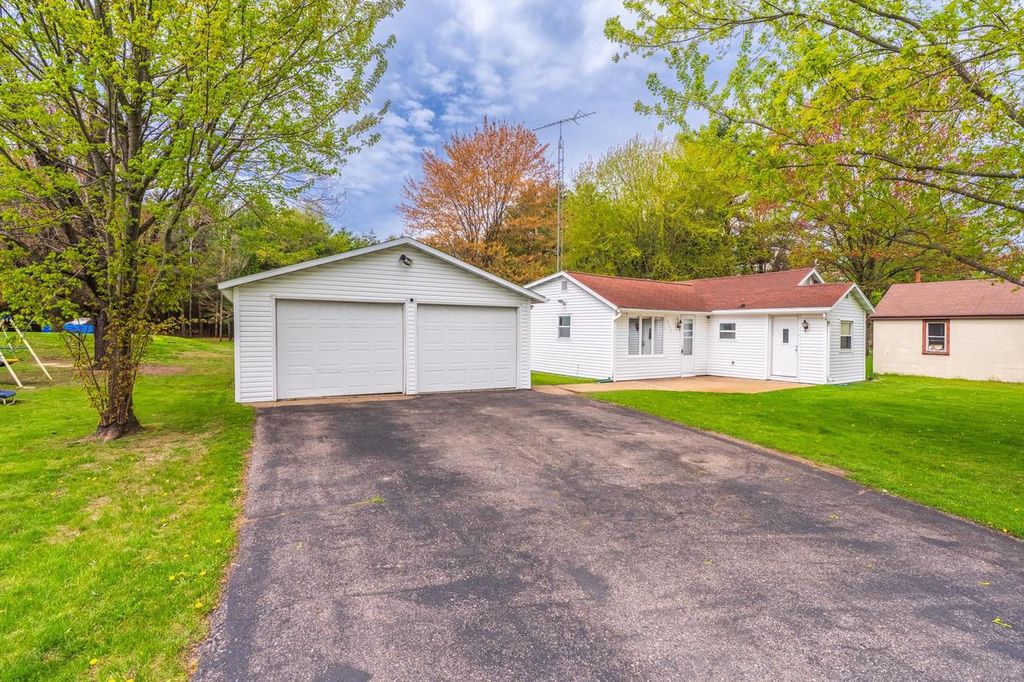 Photo of 5177 Reddin ROAD, Wisconsin Rapids, WI 54495 (MLS # 22601896)