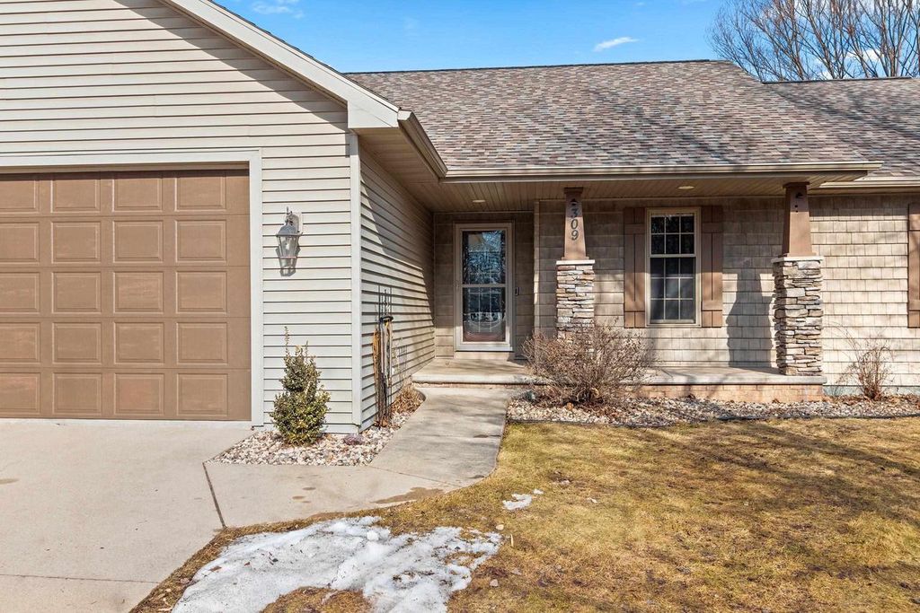 Photo of 309 Louise DRIVE, Wrightstown, WI 54180 (MLS # 50321250)