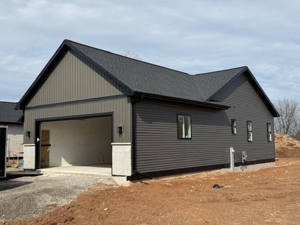 Photo of 1670 Trefoil TRAIL, Green Bay, WI 54313 (MLS # 50321546)