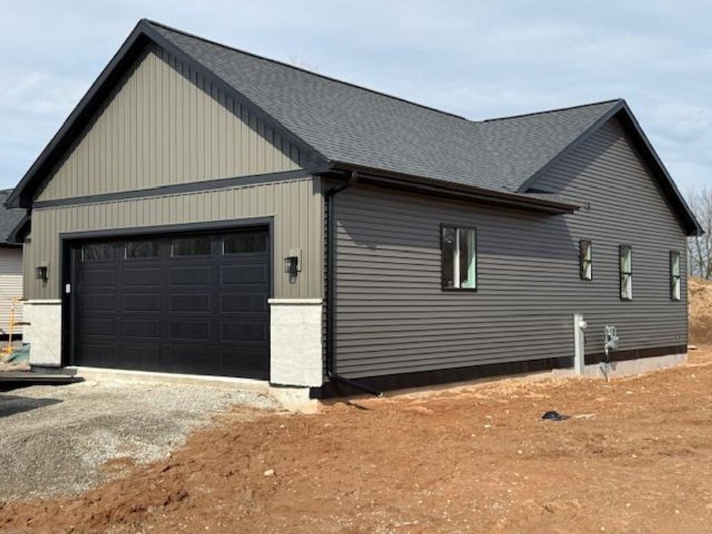 Photo of 1670 Trefoil TRAIL, Green Bay, WI 54313 (MLS # 50321546)