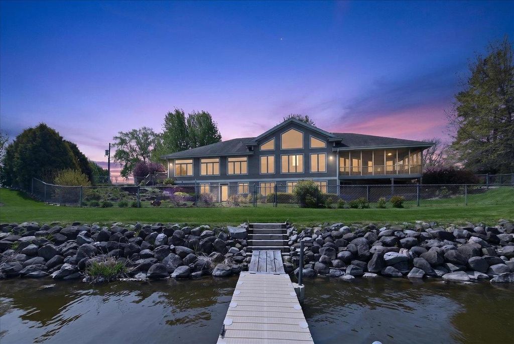 Photo of 404 Sunset COURT, Marshall, WI 53559 (MLS # 2022509)