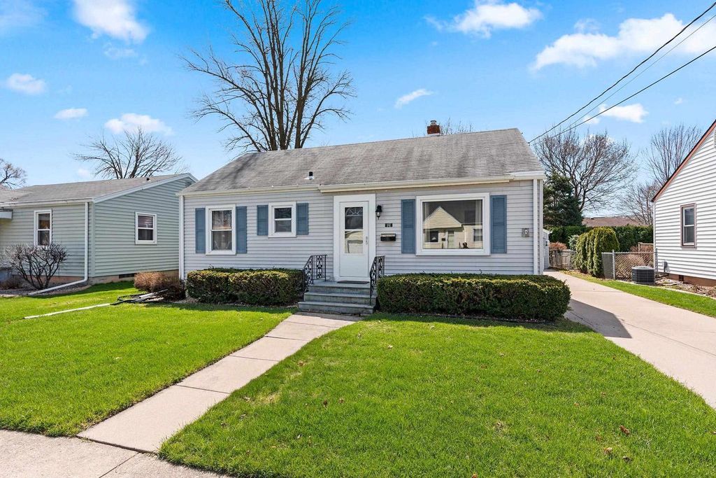 Photo of 867 Marquette STREET, Menasha, WI 54952 (MLS # 50324135)