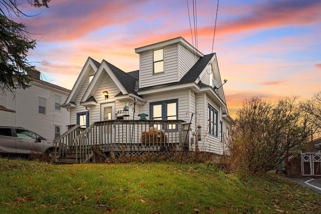 Photo of 407 Greenwood AVENUE, Waukesha, WI 53188 (MLS # 1944386)