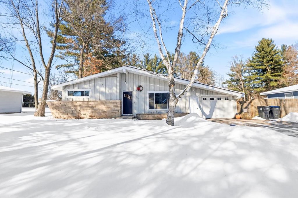 Photo of 2710 Porter ROAD, Plover, WI 54467 (MLS # 22600755)