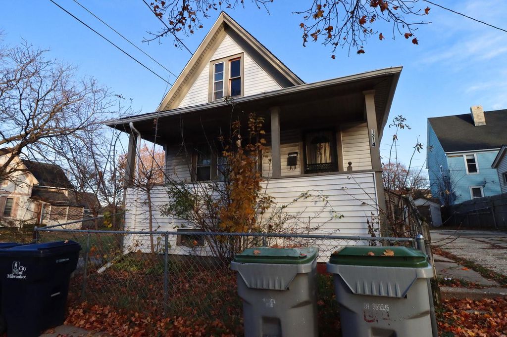 Photo of 1314 N 22nd STREET, Milwaukee, WI 53205 (MLS # 1943427)