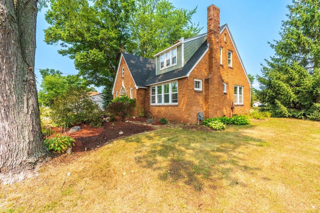Photo of 813 Western AVENUE, Mosinee, WI 54455 (MLS # 22603892)