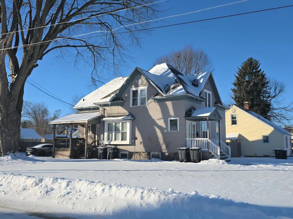 Photo of 516 E Randall STREET, Shawano, WI 54166 (MLS # 50320342)