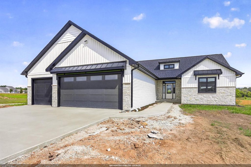 Photo of N918 Quarry Rim ROAD, Hortonville, WI 54944 (MLS # 50331296)