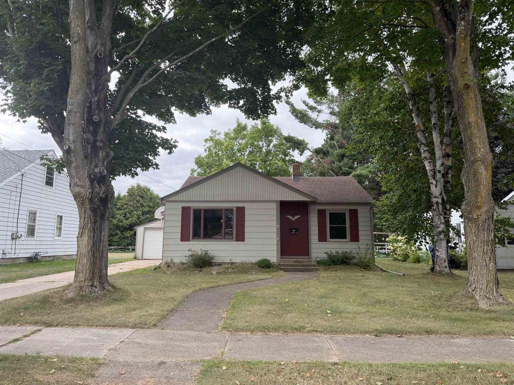 Photo of 44 West STREET, Clintonville, WI 54929 (MLS # 2031459)