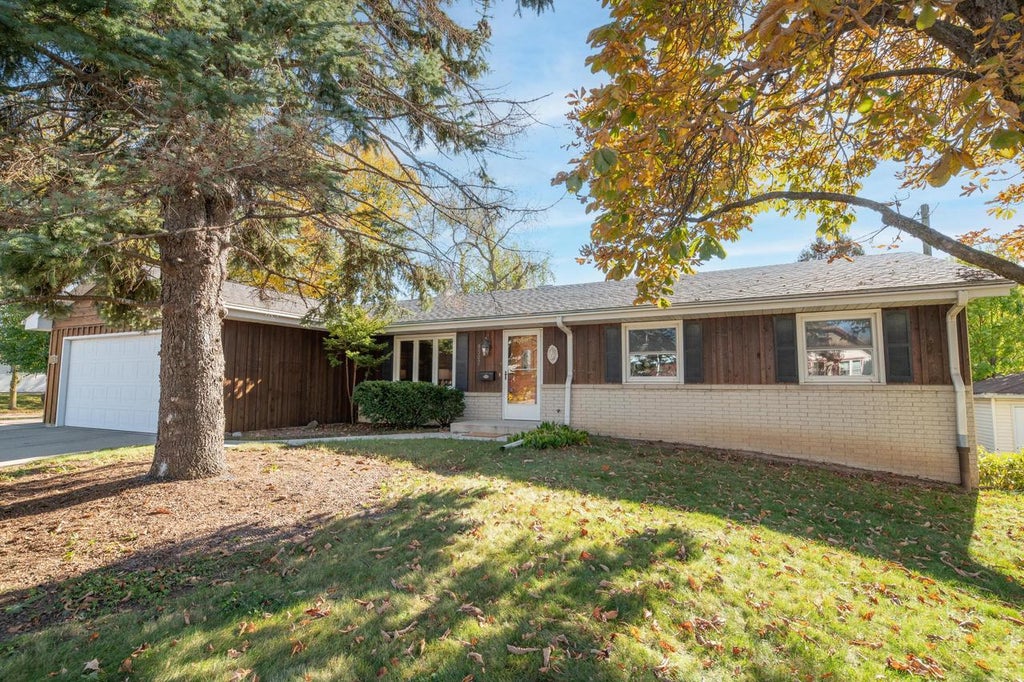 Photo of 9507 W Schlinger AVENUE, West Allis, WI 53214 (MLS # 1986647)