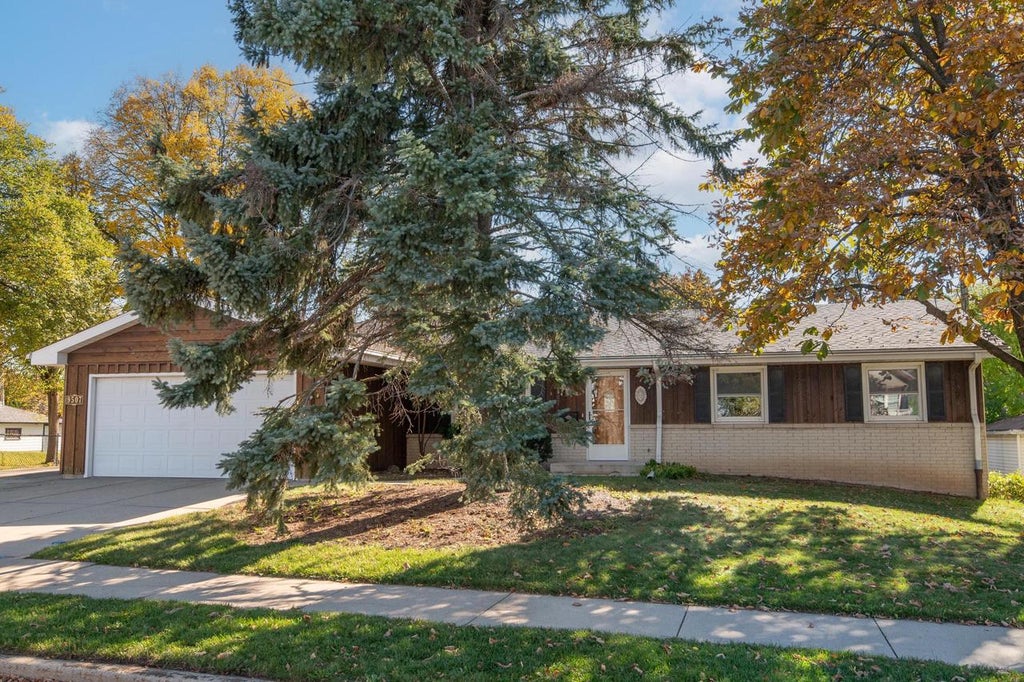 Photo of 9507 W Schlinger AVENUE, West Allis, WI 53214 (MLS # 1986647)