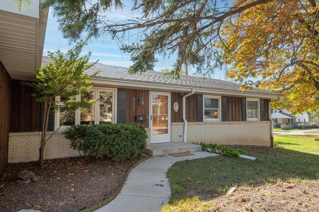 Photo of 9507 W Schlinger AVENUE, West Allis, WI 53214 (MLS # 1986647)