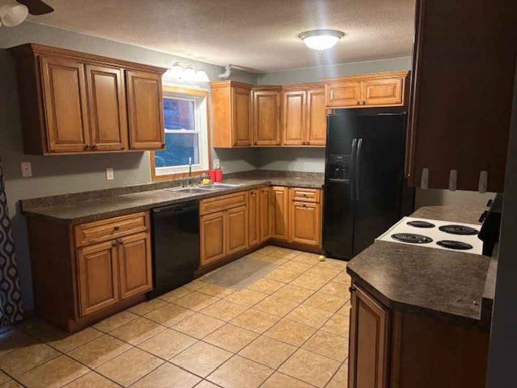 Photo of 315 Droessler DRIVE, Dickeyville, WI 53808 (MLS # 2012022)