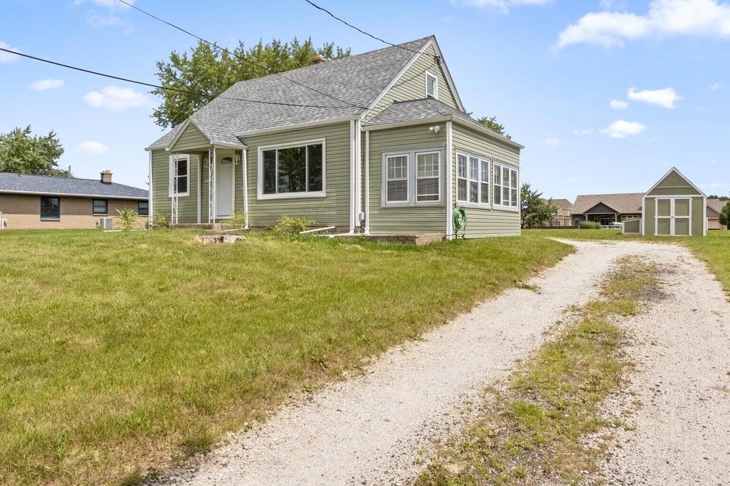 Photo of 10110 S Shepard AVENUE, Oak Creek, WI 53154 (MLS # 1974883)