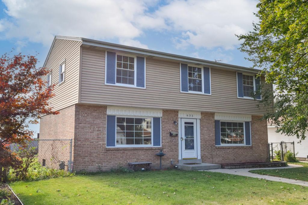 Photo of 635 E Price AVENUE, Milwaukee, WI 53207 (MLS # 1938629)