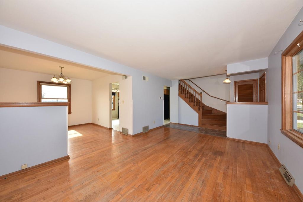 Photo of 635 E Price AVENUE, Milwaukee, WI 53207 (MLS # 1938629)