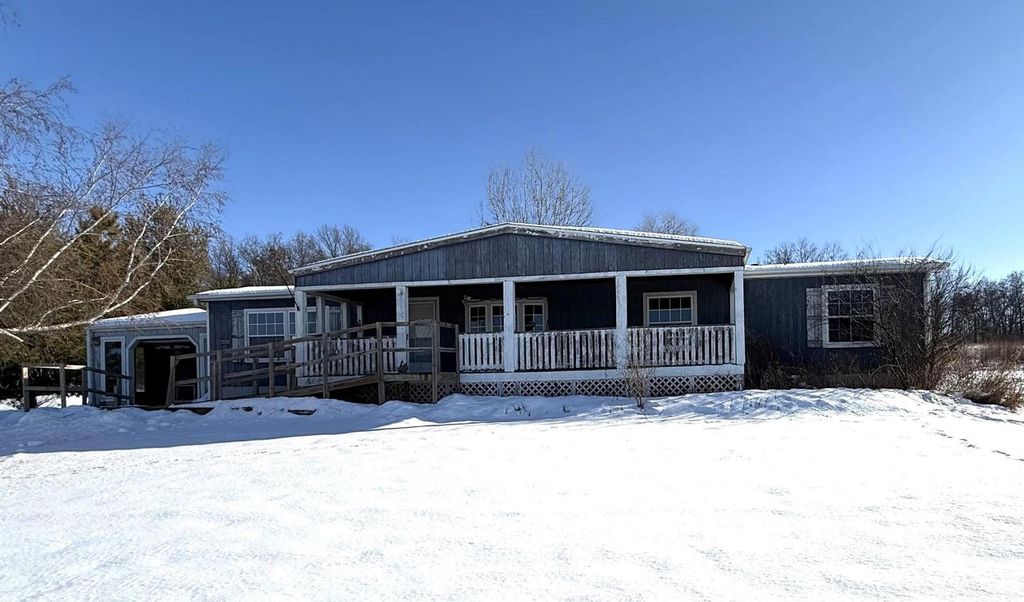 Photo of N4958 Arrowhead TRAIL, Juneau, WI 53039 (MLS # 50319444)