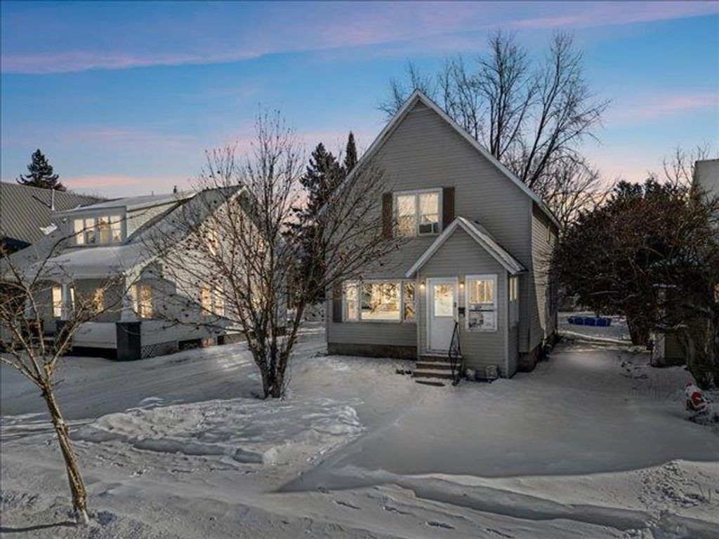 Photo of 605 S Vine AVENUE, Marshfield, WI 54449 (MLS # 22600269)